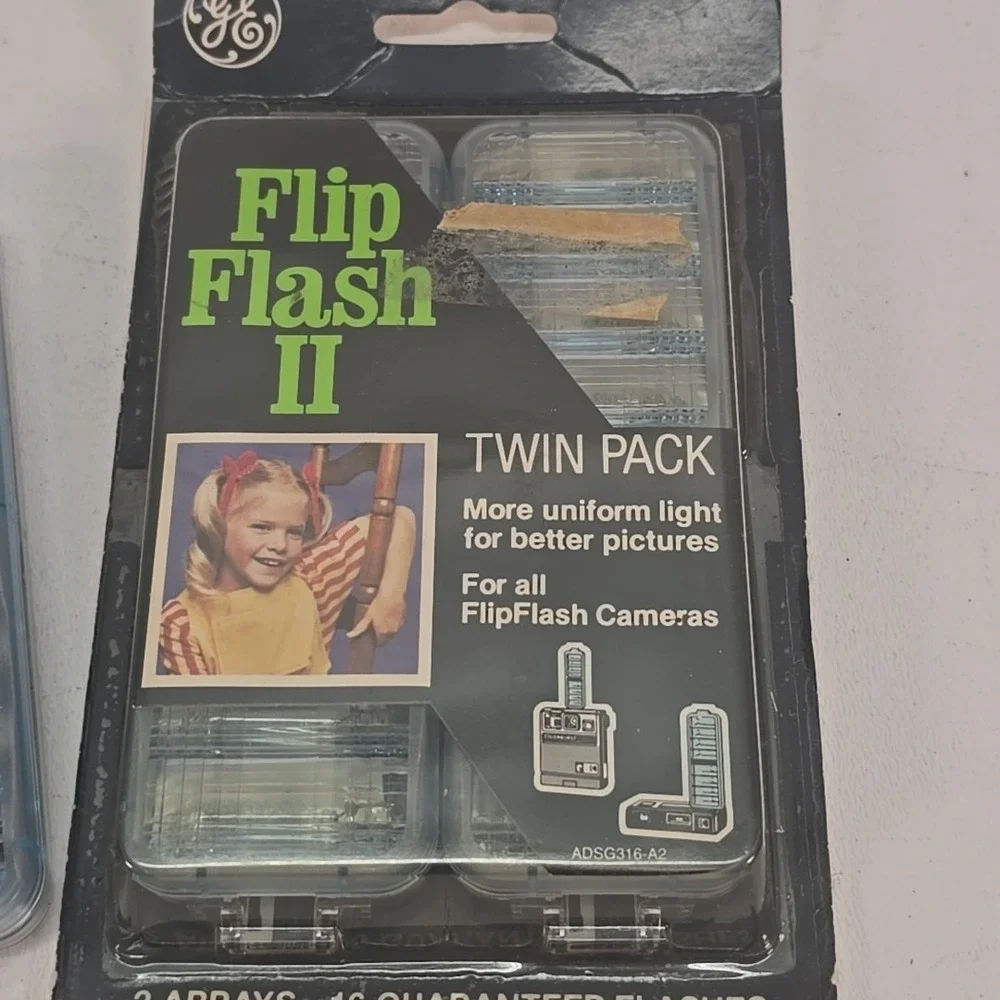 GE Flip Flash II Twin Pack Camera Bulbs 32 Flashes Made In USA NOS Vtg‎
